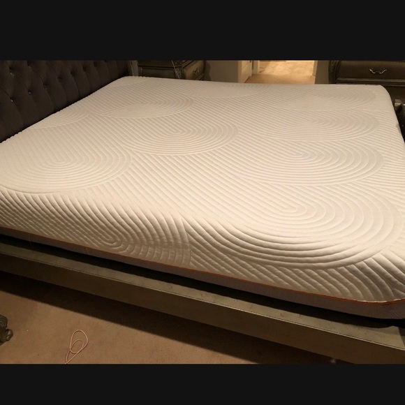 Great condition!Gently used with mattress protector in the guest room. - Picture 3 of 3
